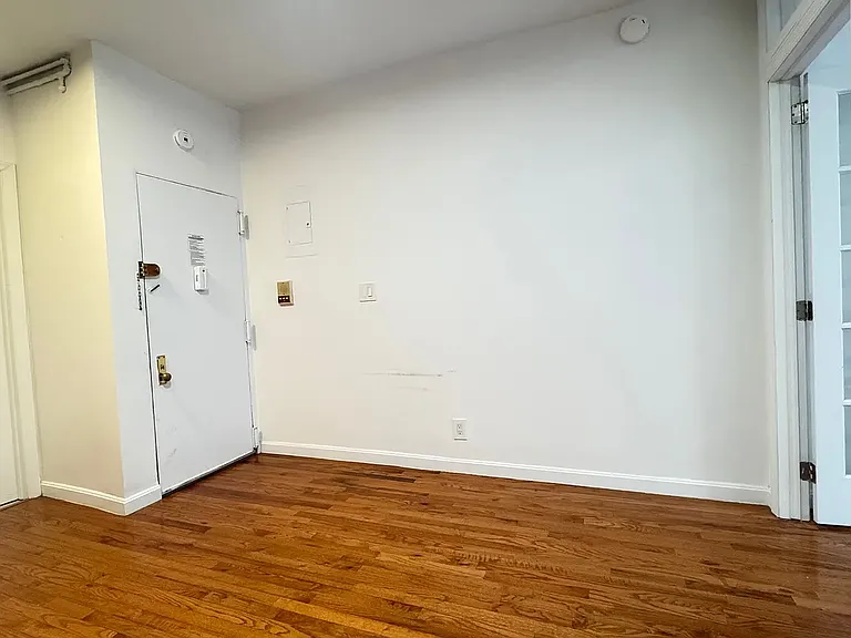 308 E 6th St #5 — Photo 8