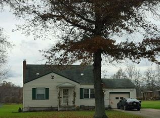 138 Hickory View Dr, New Castle, PA 16102