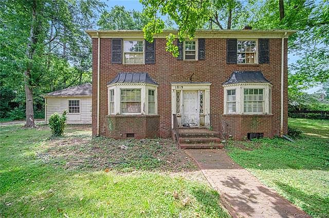 2nd image of 1819 S Wendover Rd