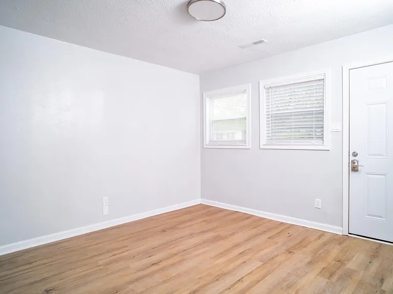 3825 Crane Dr NE — Photo 14