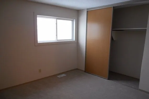 100 Wickham Rd — Photo 7