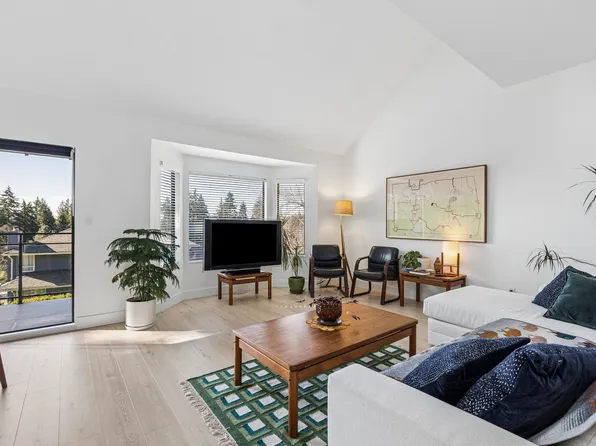 5709 Owl Ct, North Vancouver, BC V7R 4V1