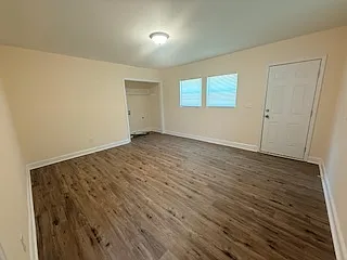 614 E Solomon St — Photo 7