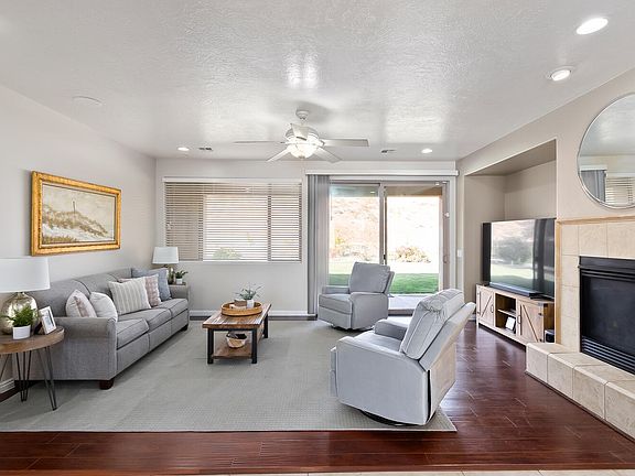 5th image of 3049 E Autumn Rose Dr