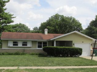 49 Forest Ln, Elk Grove Village, IL 60007