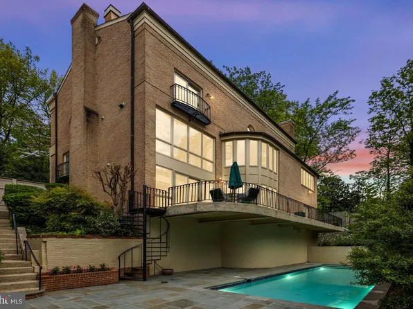 4500 Foxhall Cres NW, Washington, DC 20007