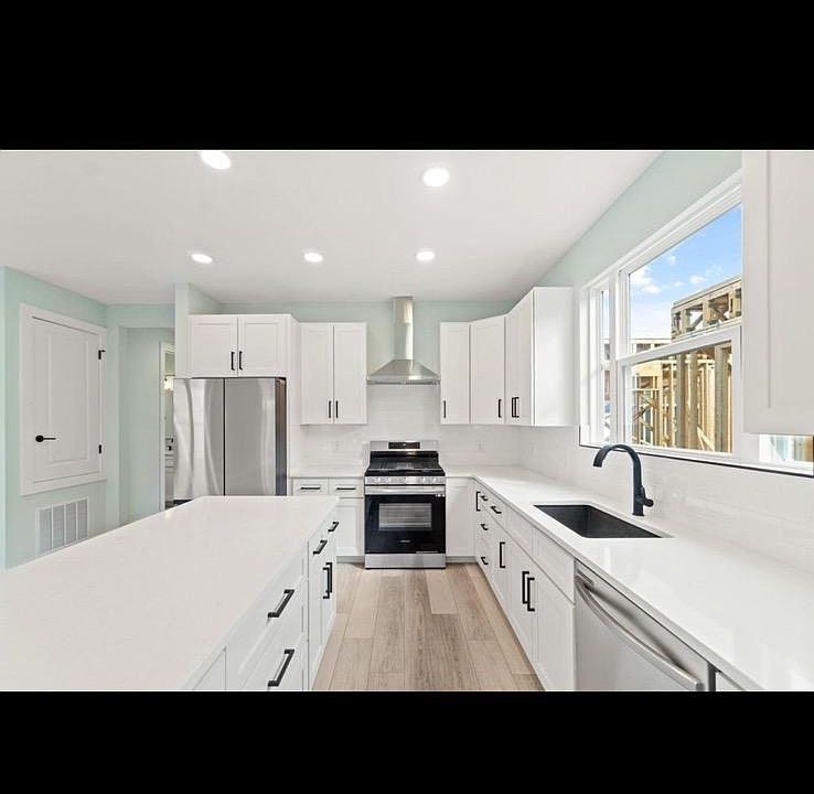 1st image of 1181 W Intendencia St