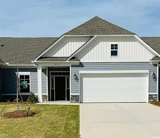 939 Manitou Cir