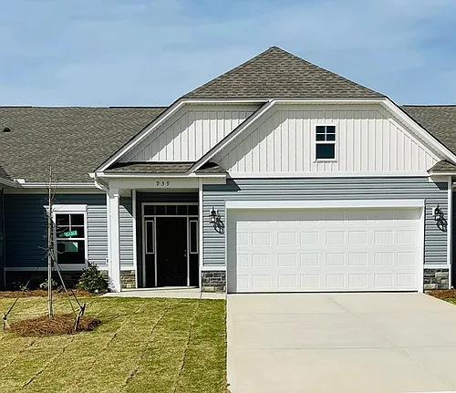 939 Manitou Cir Photo 1