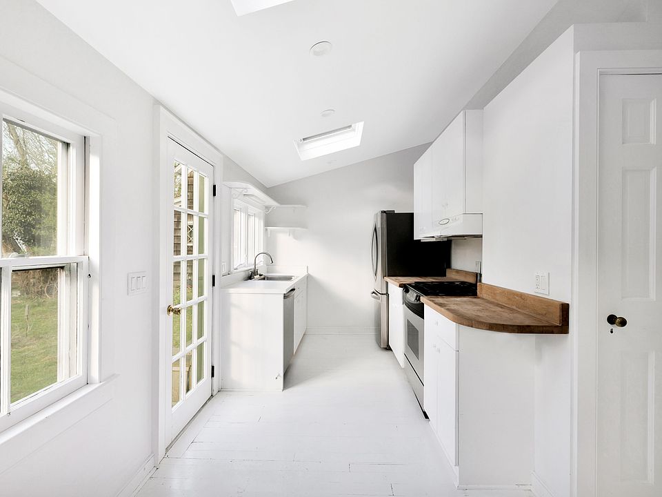 11 Grand St, Sag Harbor, NY 11963 Zillow