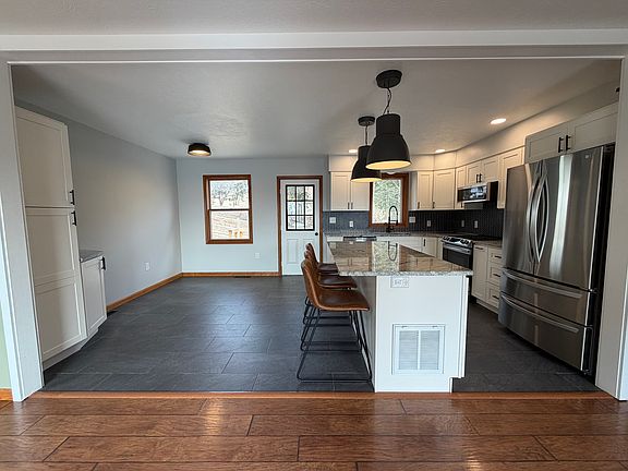 3rd image of 782 Hollis Cir