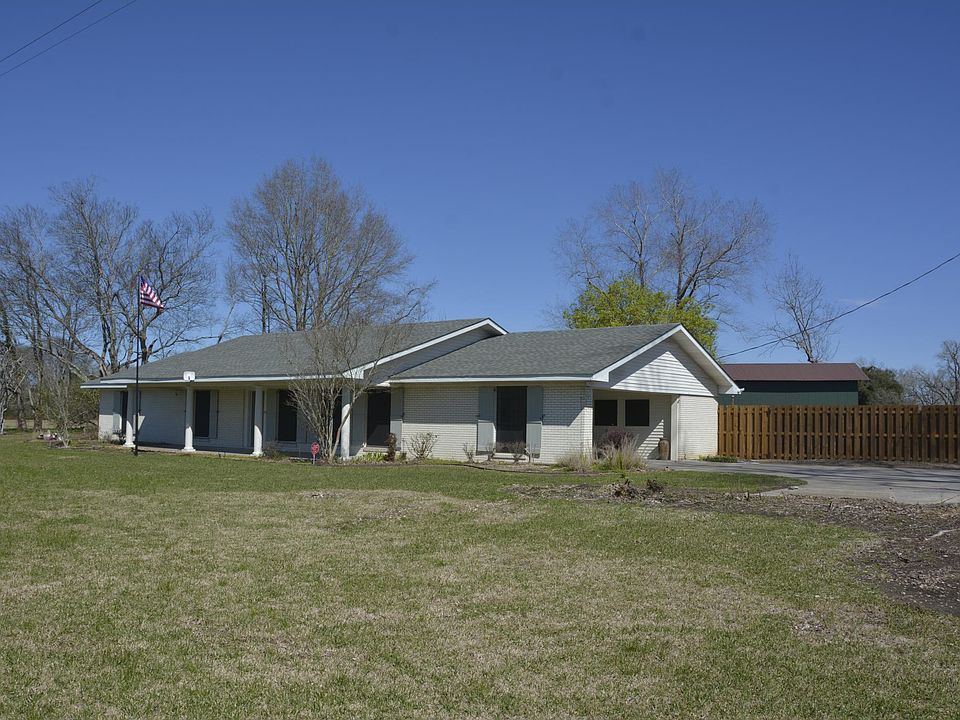 View of front of house and carport