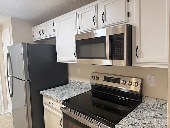 5th image of 1610 Arlyn Cir
