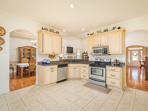 3rd image of 8479 Lexie Ln
