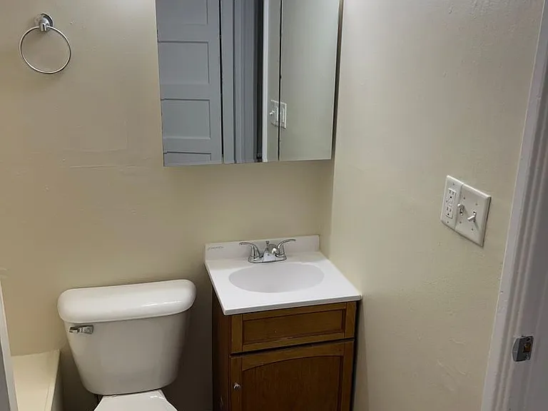 2425 S Norton Ave — Photo 11
