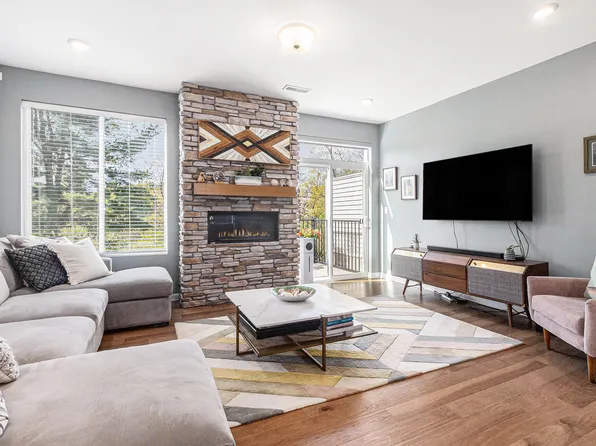 2759 Bristol Ridge Dr, Ann Arbor, MI 48105