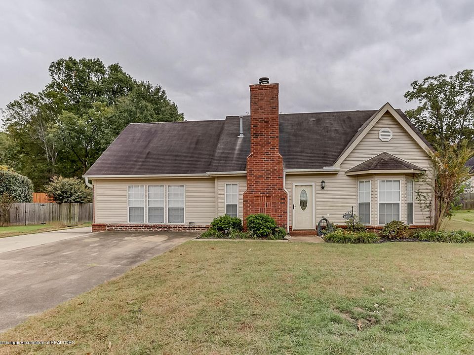 2nd image of 6890 Lake Forest Dr E