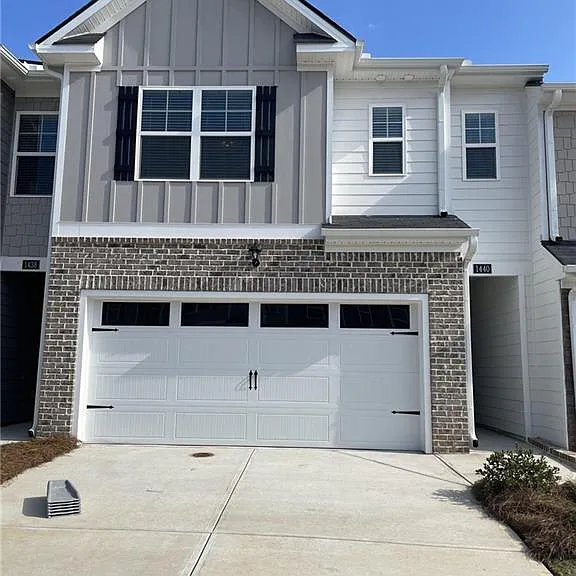 1404 Gray Branch Dr — Photo 1