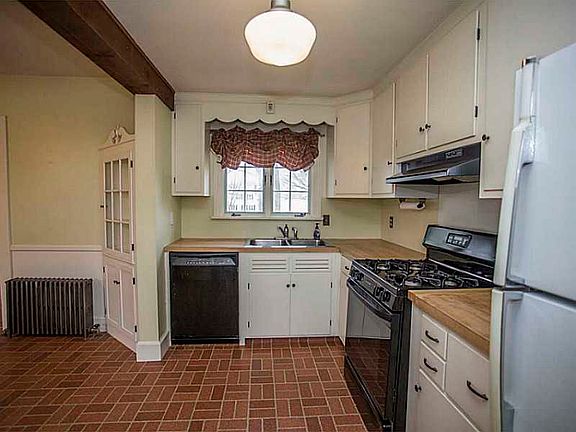 2nd image of 26 Belview St