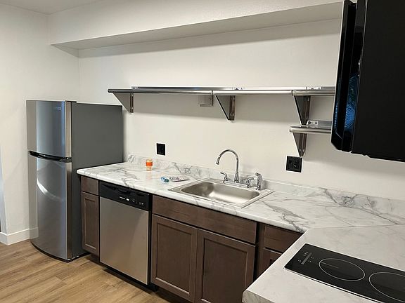 4th image of 821-829 E Shiawassee St #829-06