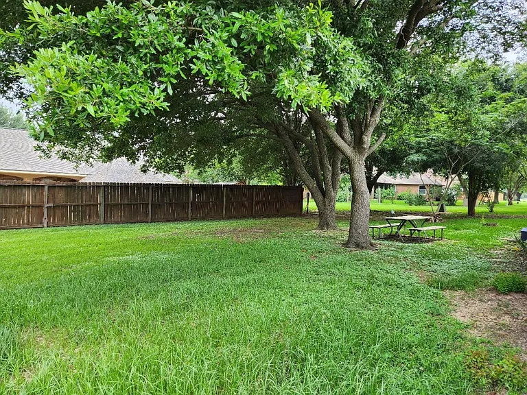 6922 Gentle Breeze Dr — Photo 32