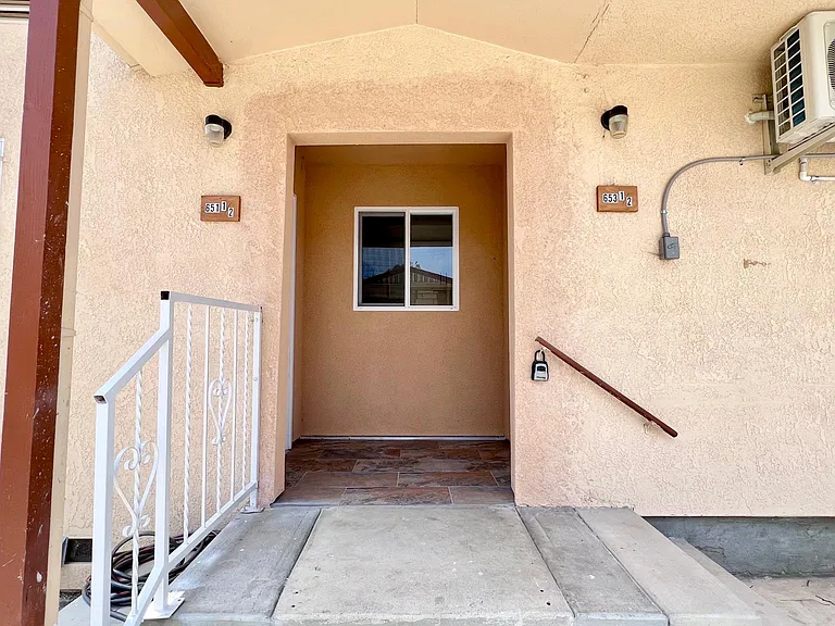 653 1/2 Maltman Ave — Photo 1