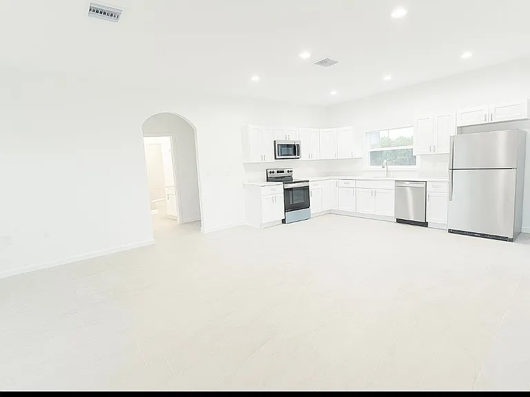 3603 NE 19th Ave — Photo 6