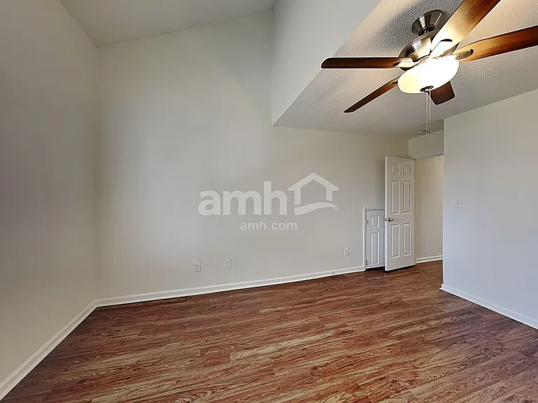 4415 Hounds Run Dr — Photo 12