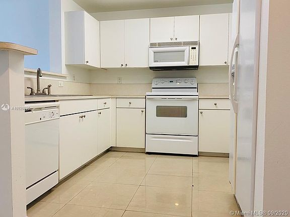4th image of 10 Aragon Ave Suite 910