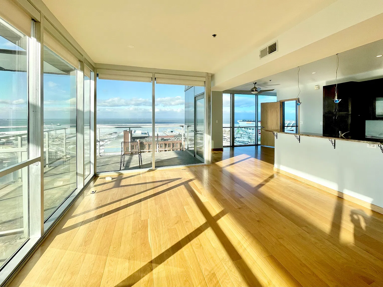 2 bed, 2.5 bath, 1855 sqft, $3,950 — Photo 2