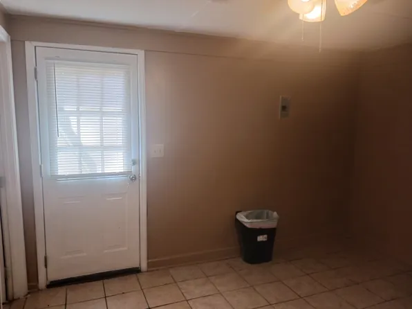 687 Riley Rd, Charleston, SC 29412