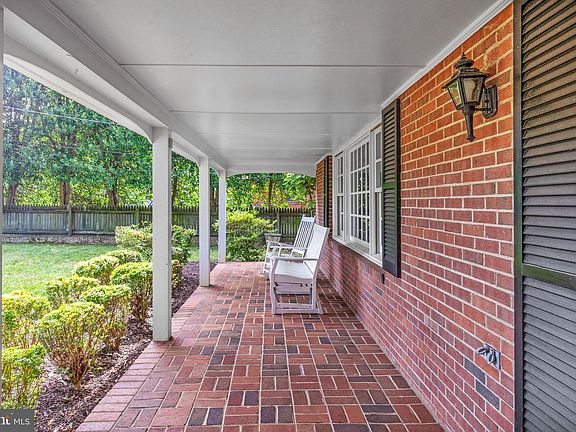 4th image of 1730 Greenway Dr