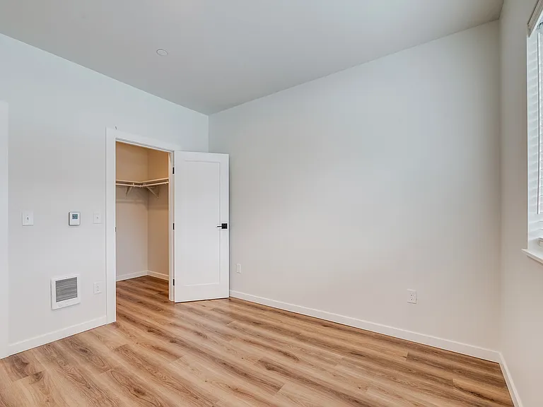 3x2 Guest Bedroom and Walk-In Closet