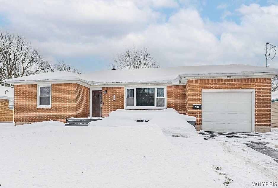 1st image of 72 Outwater Dr