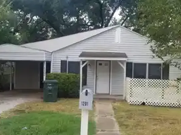 1201 Batts St, Bryan, TX 77803