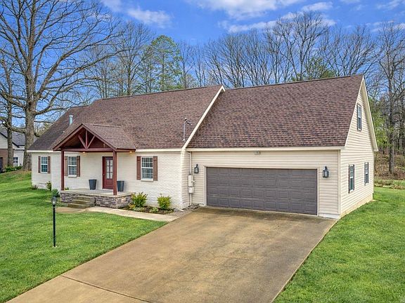 3rd image of 2204 Williamsburg Dr