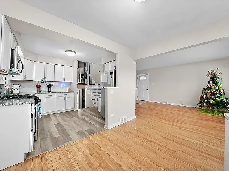 626 E 156th Pl — Photo 11