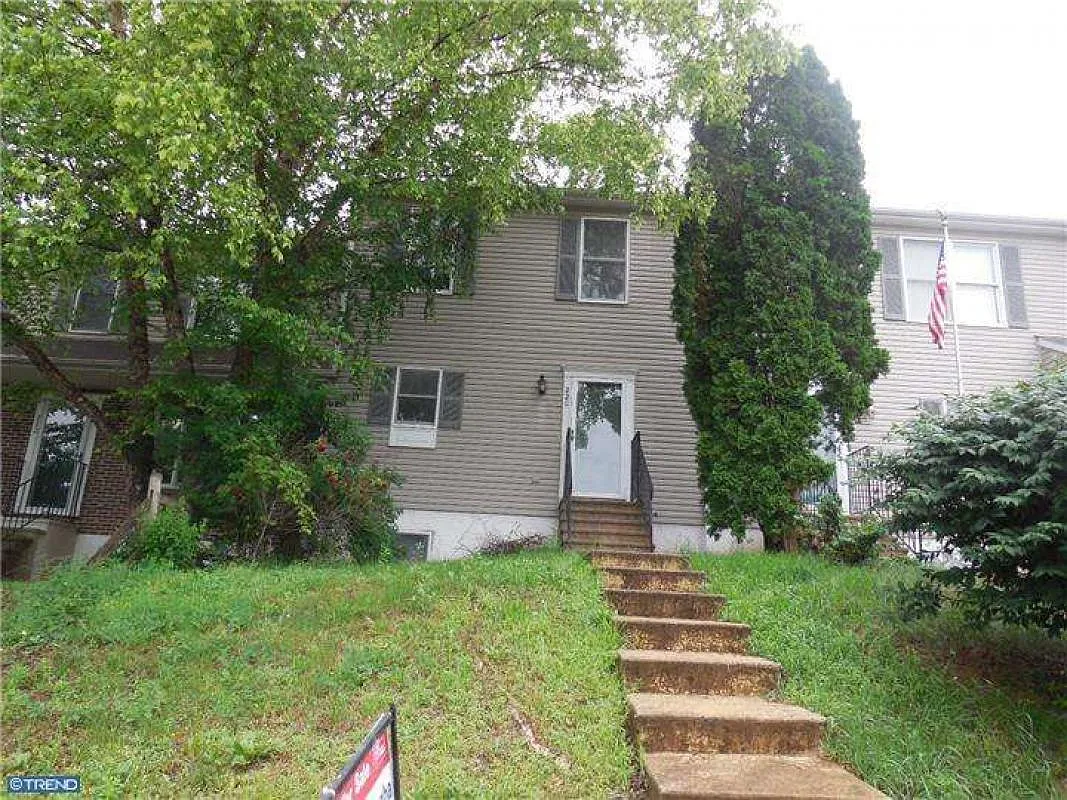 220 Poplar Dr photo 1