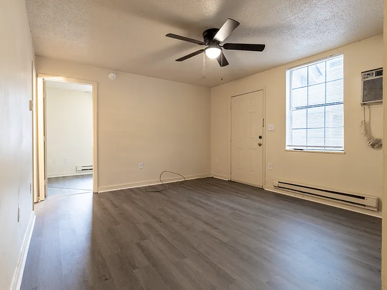 1818 Leland St — Photo 2
