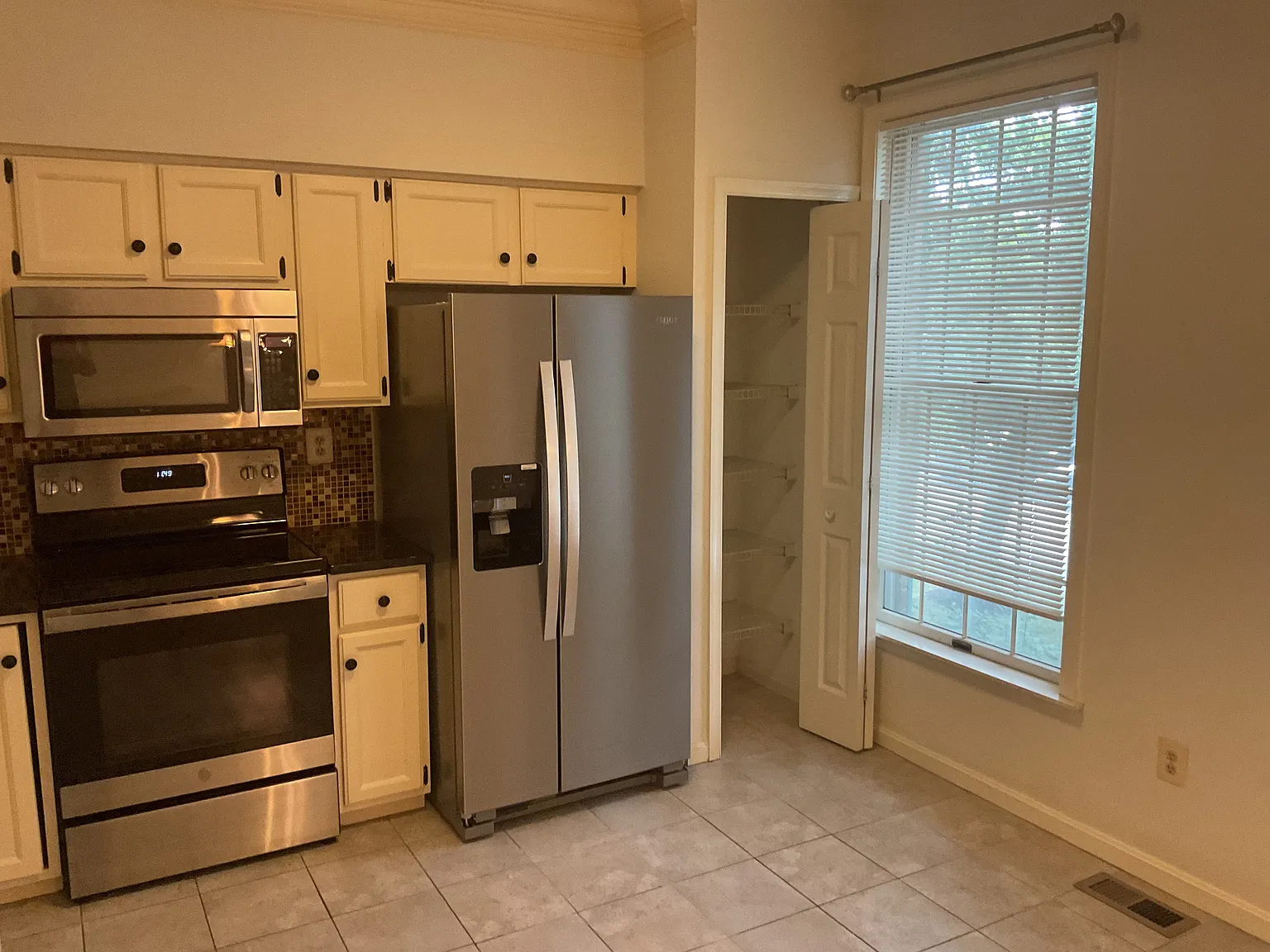 28 Tenby Ct — Photo 4