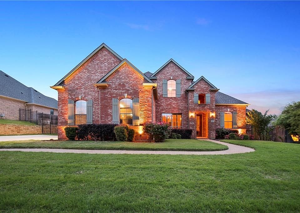 Amazing home on a nearly half acre cul-de-sac lot!