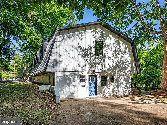 3rd image of 9180 Broadlands Ln
