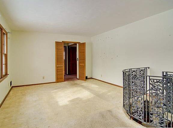 3rd image of 3612 Woodbine Lane N