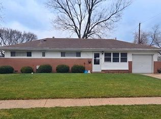 560 Geronimo St, Hoffman Estates, IL 60169