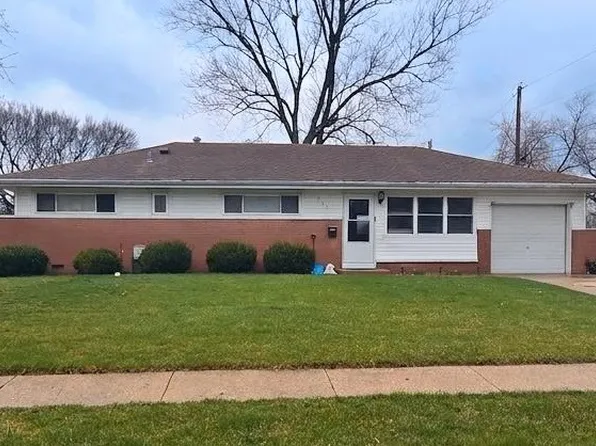 560 Geronimo St, Hoffman Estates, IL 60169