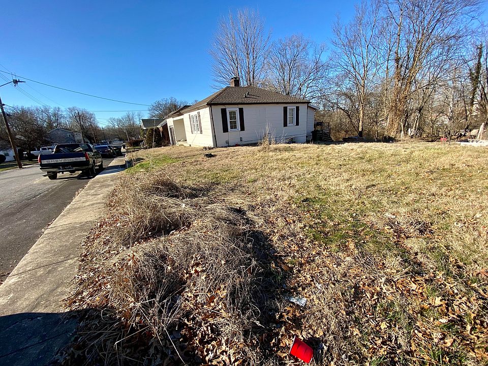 2nd image of 326 W 13th St