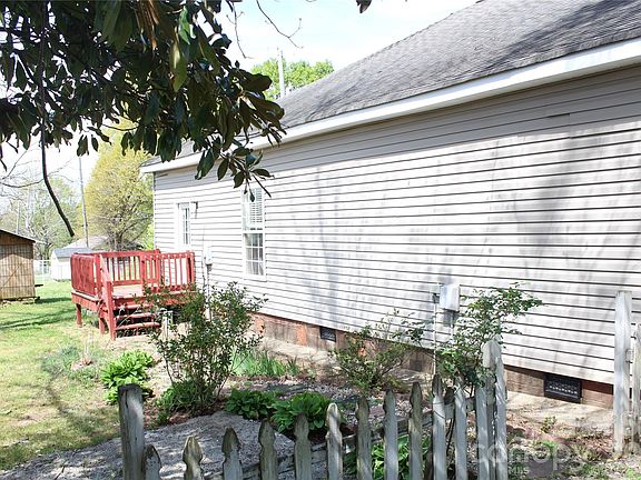 4th image of 718 Live Oak St