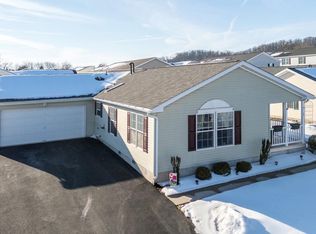 77 Random Rd, Douglassville, PA 19518
