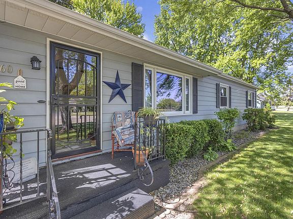 2nd image of 860 Forest AVENUE