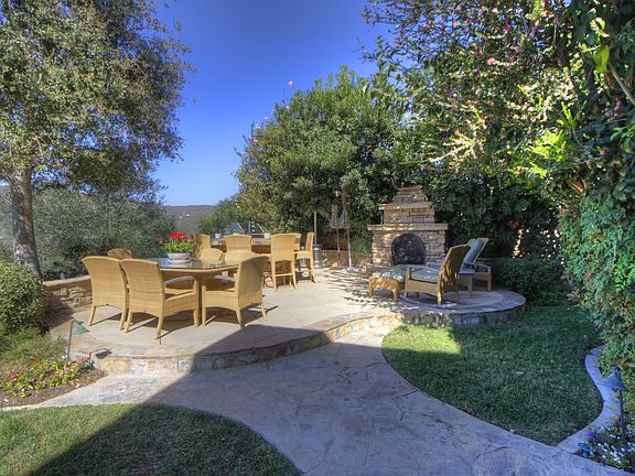 3rd image of 6 Gatewood Dr